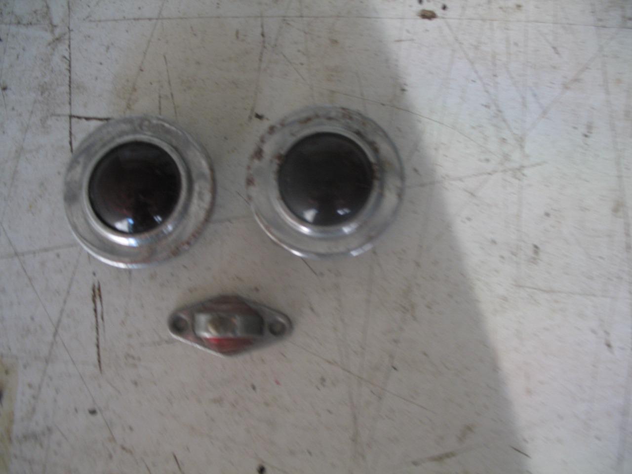 Feux LABINAL cabochons LesAnciennes.com