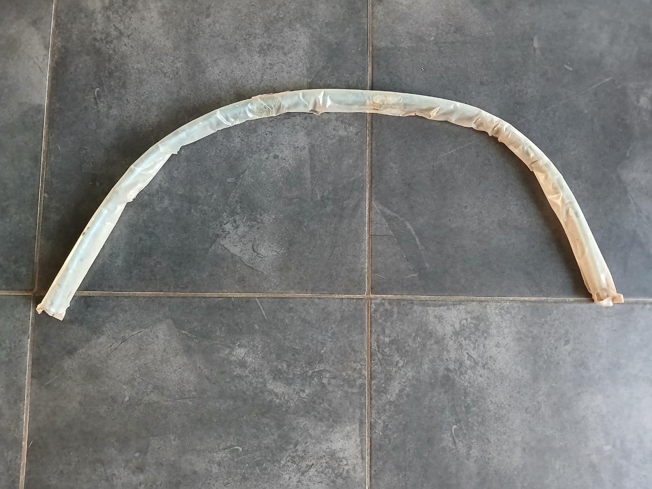 Arche passage de roue avant droit RENAULT 16 (R16) LesAnciennes.com