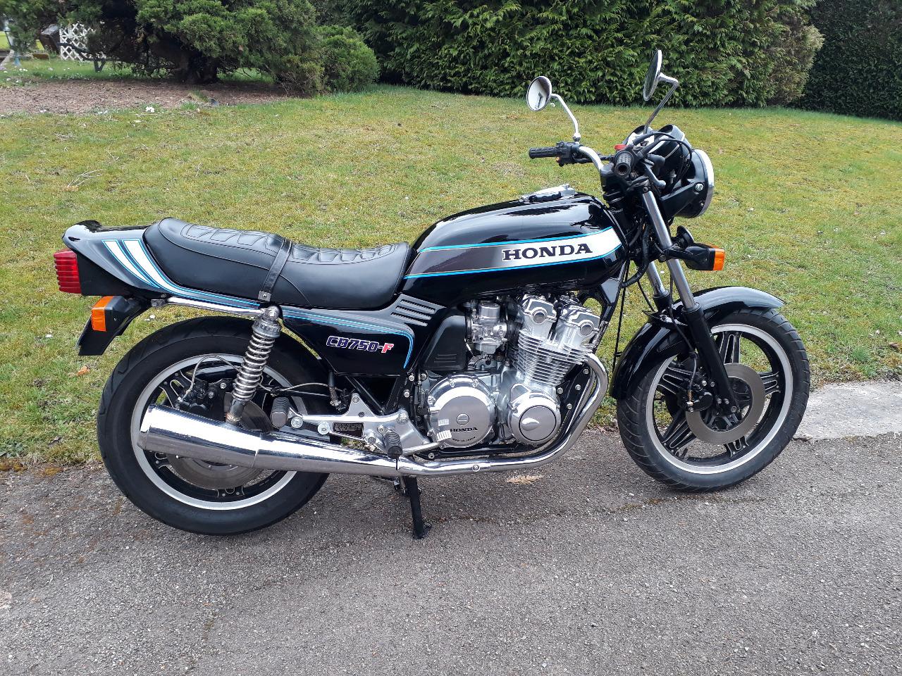 HONDA CB 750 F - 1981 LesAnciennes.com