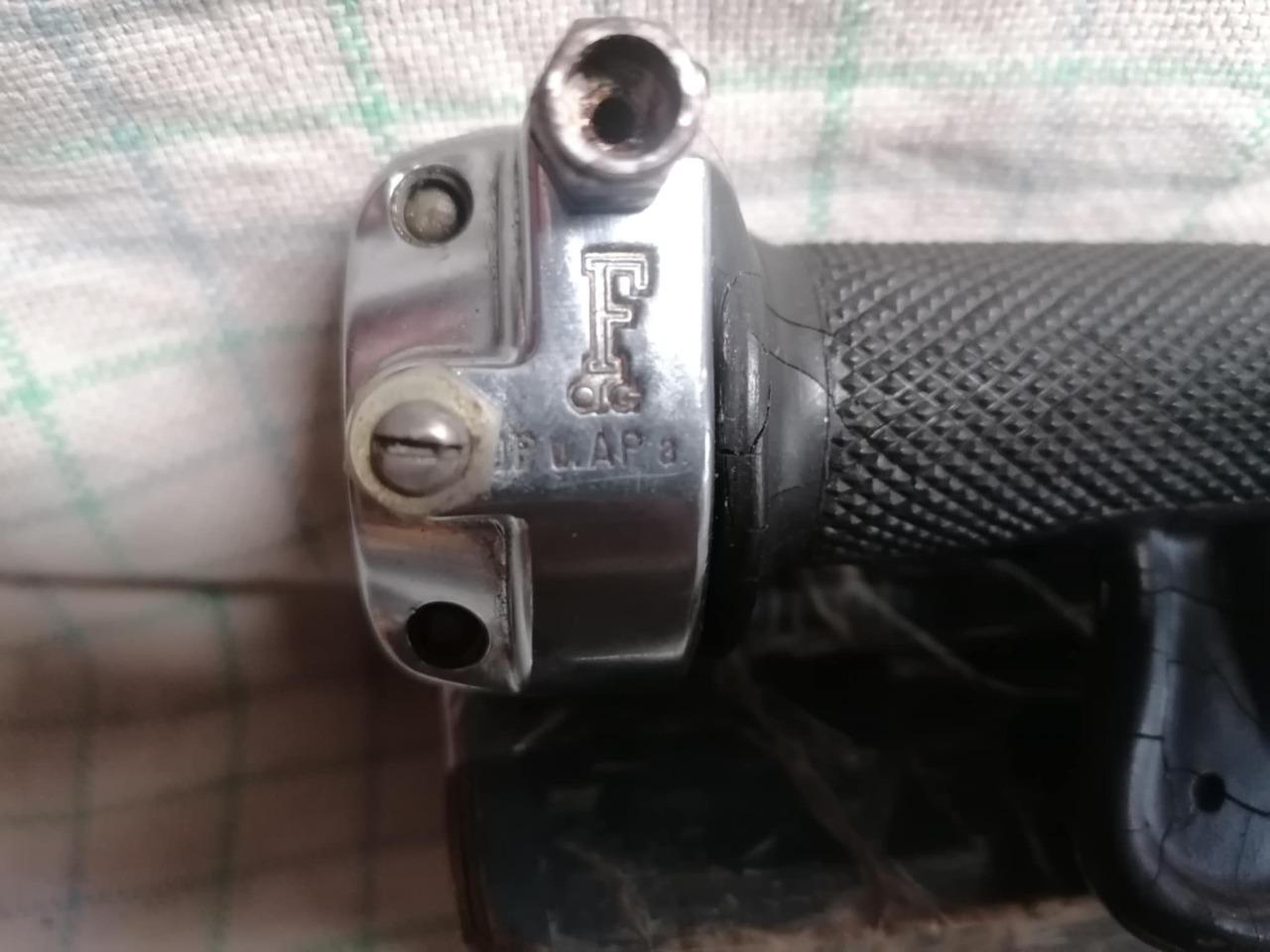 Poignée d'accélération LesAnciennes.com