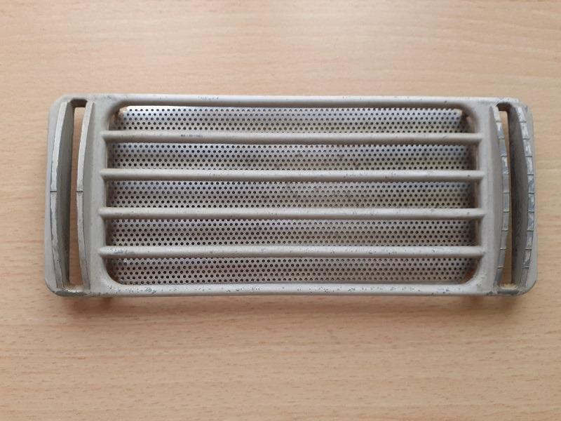 Grille de planche de bord PEUGEOT 403 LesAnciennes.com
