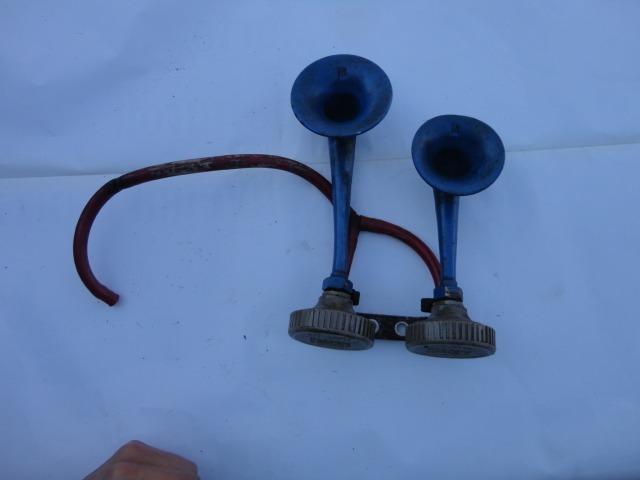 Trompettes de clacson Fiat Dino 2400 LesAnciennes.com