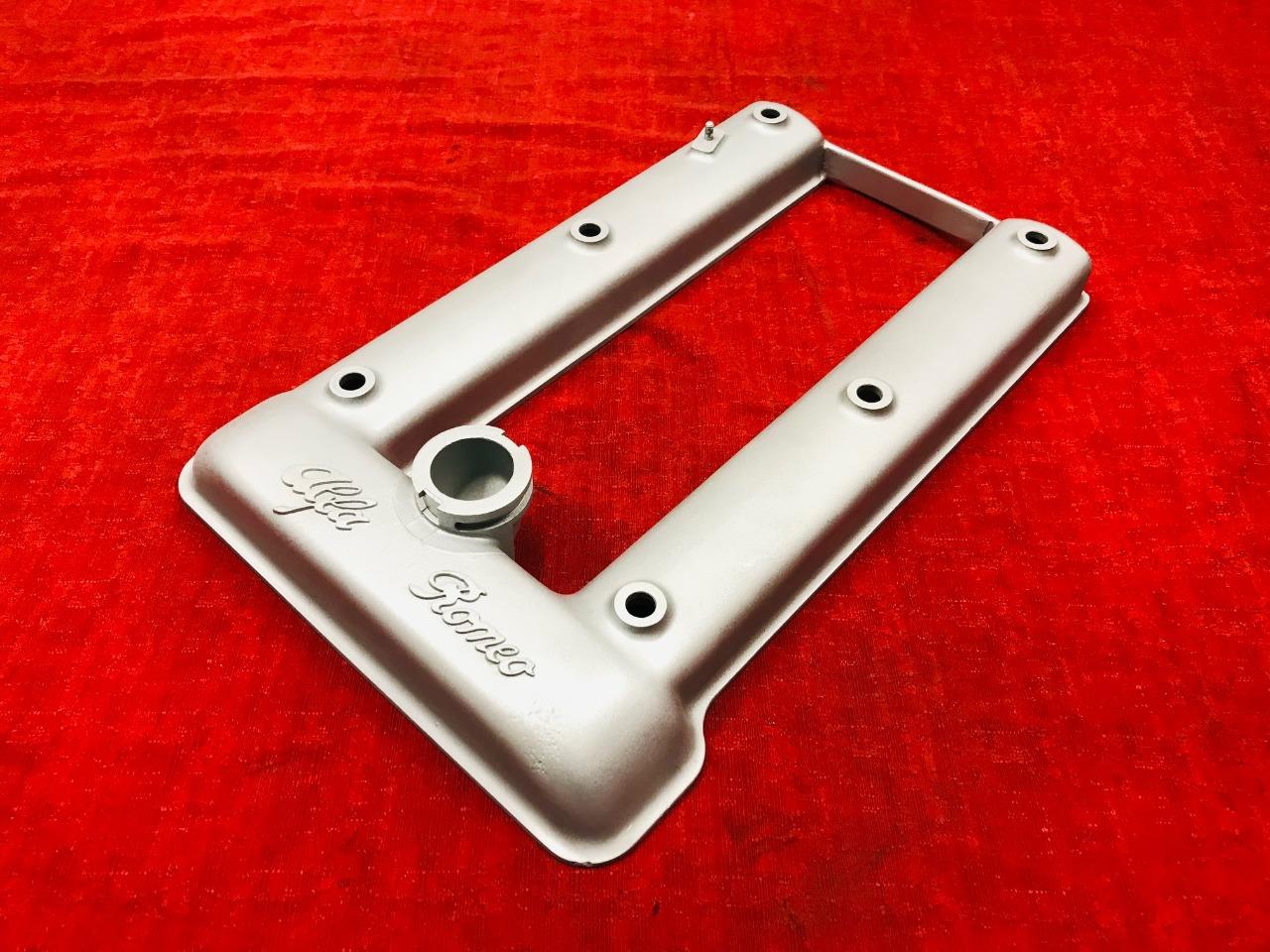 Couvercle de Coulasse Alfa Romeo Giulietta Giulia LesAnciennes.com