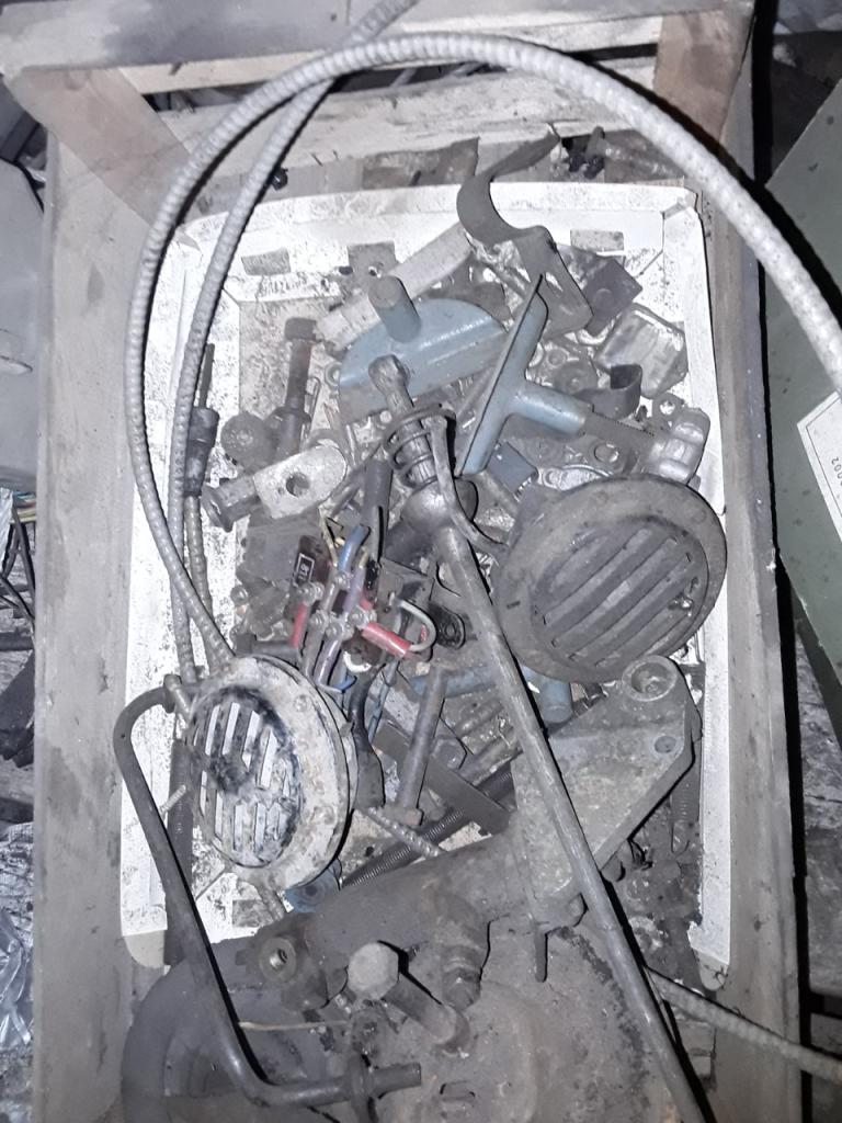 Lot de pièces RENAULT Dauphine Ondine LesAnciennes.com