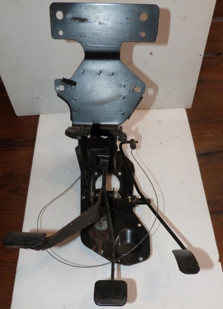 Support de pédalier complet Peugeot 304 LesAnciennes.com