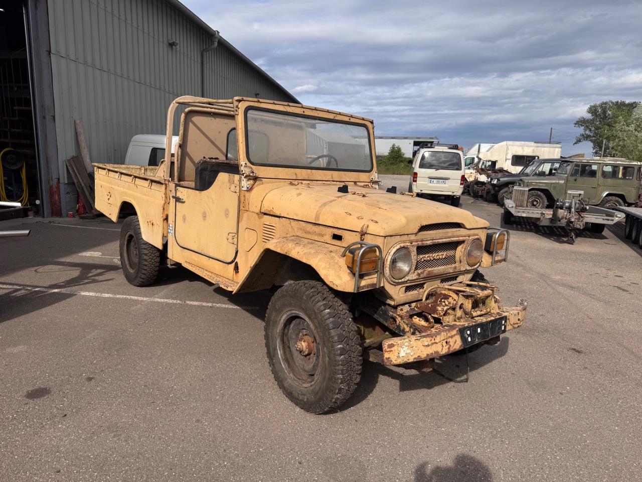 TOYOTA Land Cruiser Fj45 - 1974 LesAnciennes.com