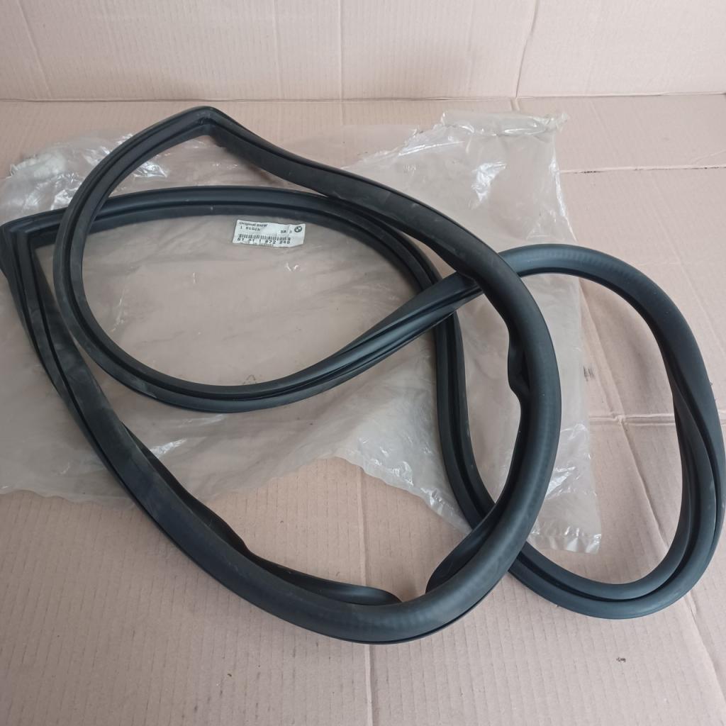 Joint de lunette arrière BMW E30 LesAnciennes.com