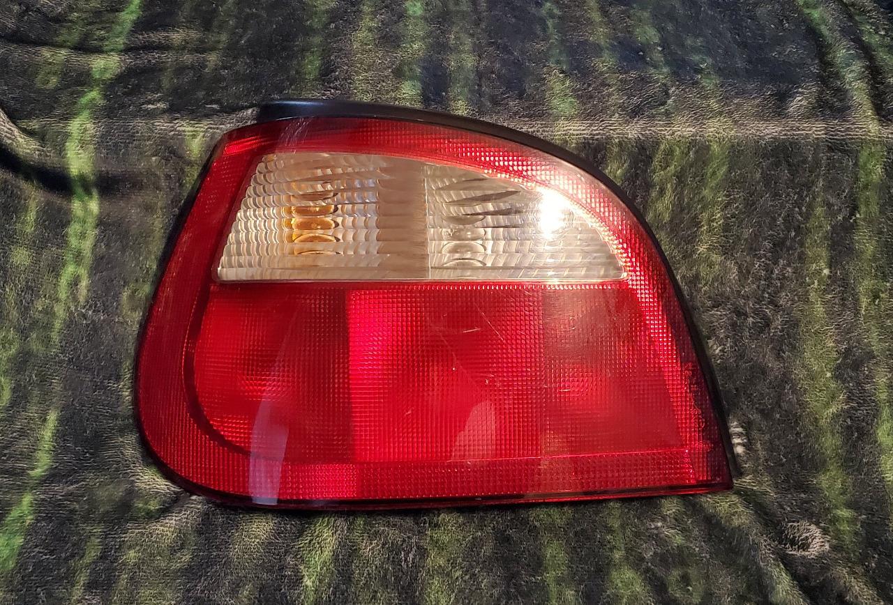 Feu arrière gauche de RENAULT Mégane 1 phase 2 LesAnciennes.com