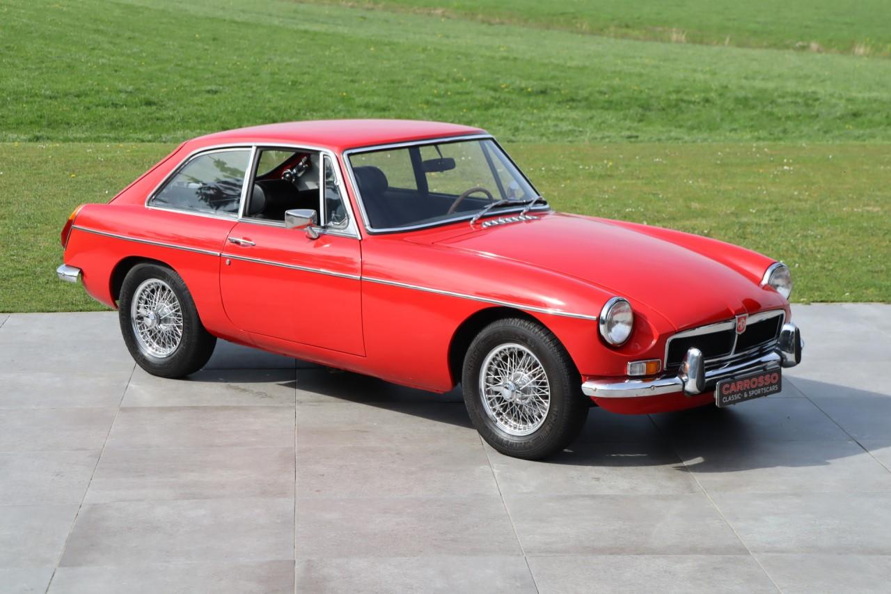 MG B GT - 1974 LesAnciennes.com