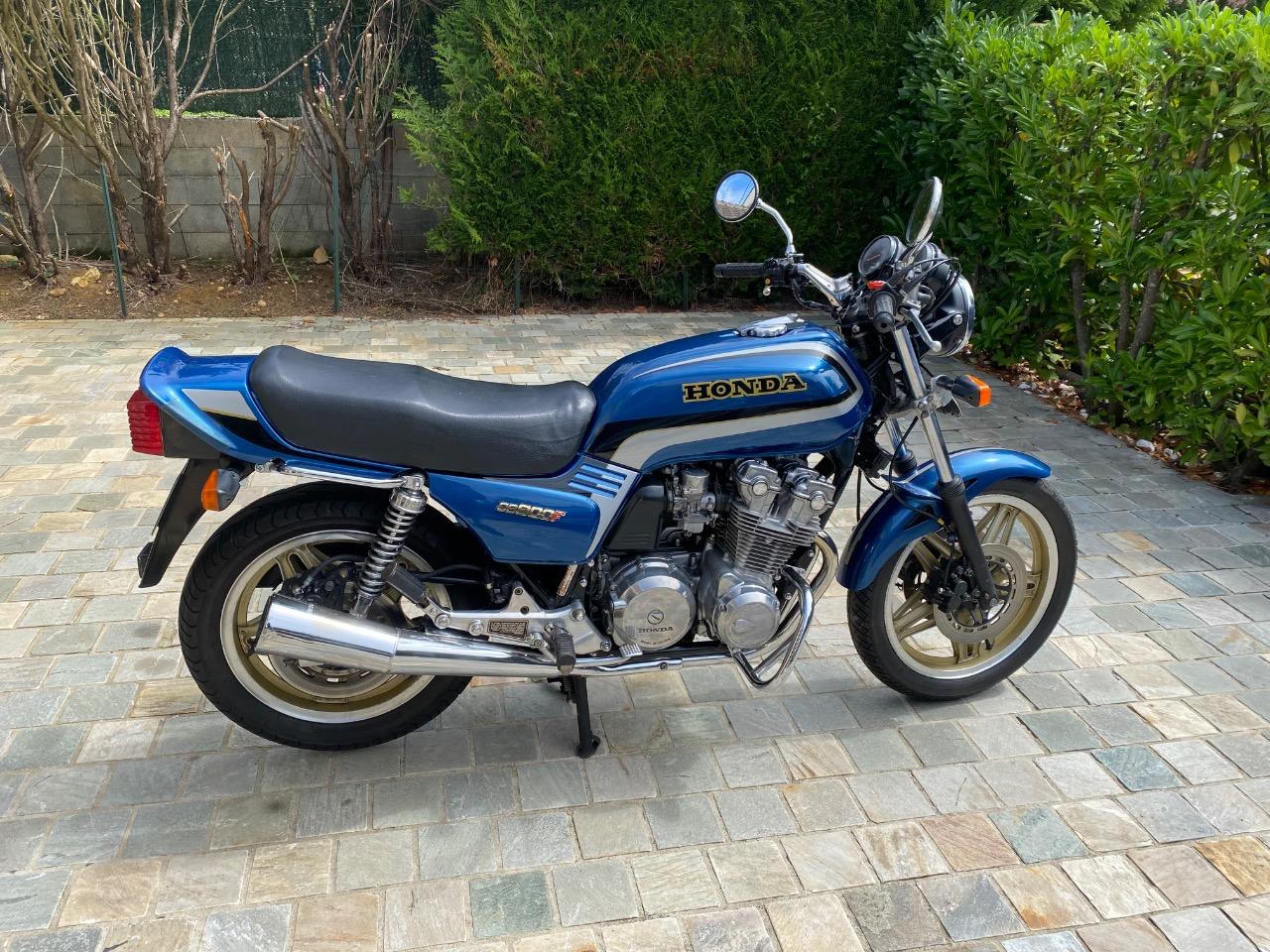 HONDA CB 900 F - 1981 LesAnciennes.com