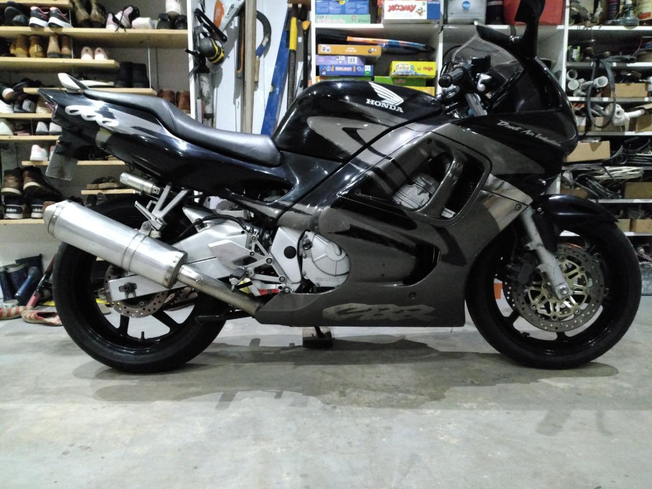 HONDA CBR 600 F - 1998 LesAnciennes.com