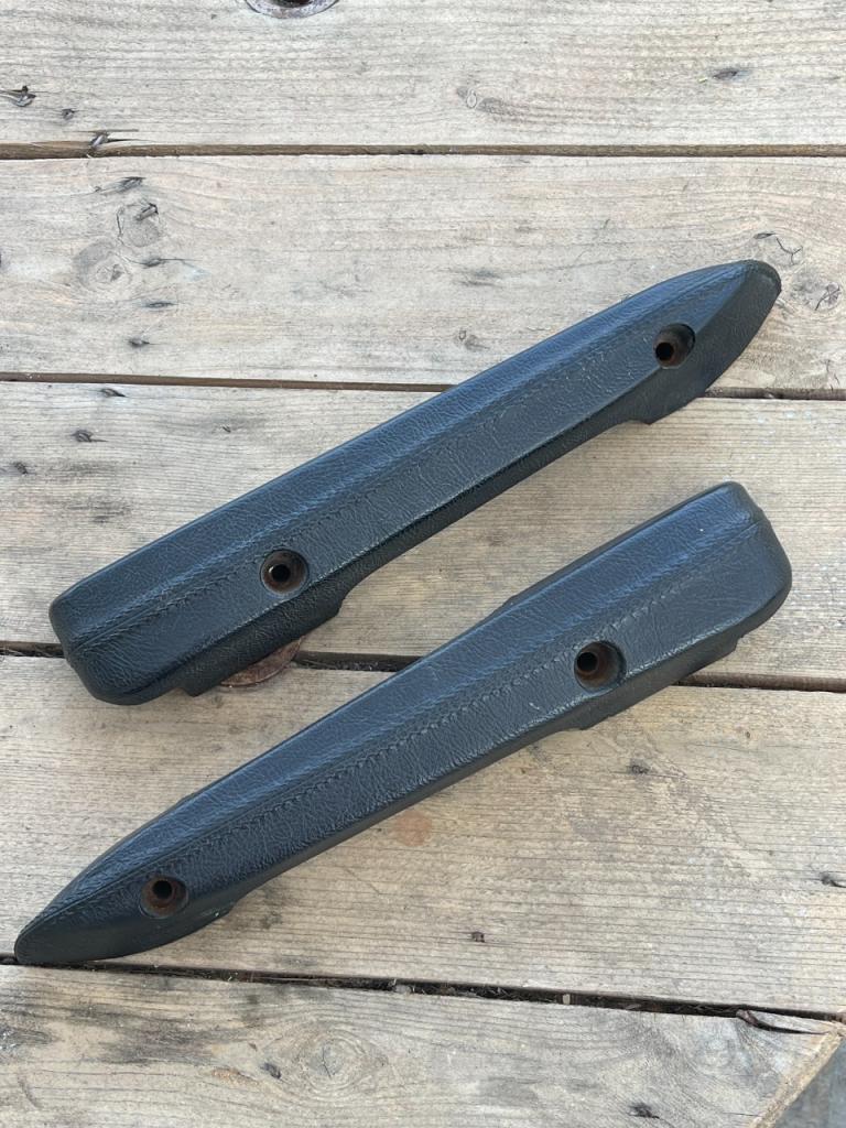 Accoudoirs SIMCA 1200S LesAnciennes.com