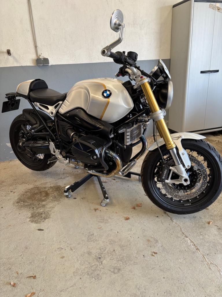 BMW Nine T Café racer LesAnciennes.com