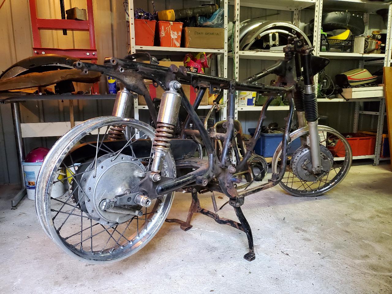 Cadre SUZUKI GT 750 J de 1971 LesAnciennes.com