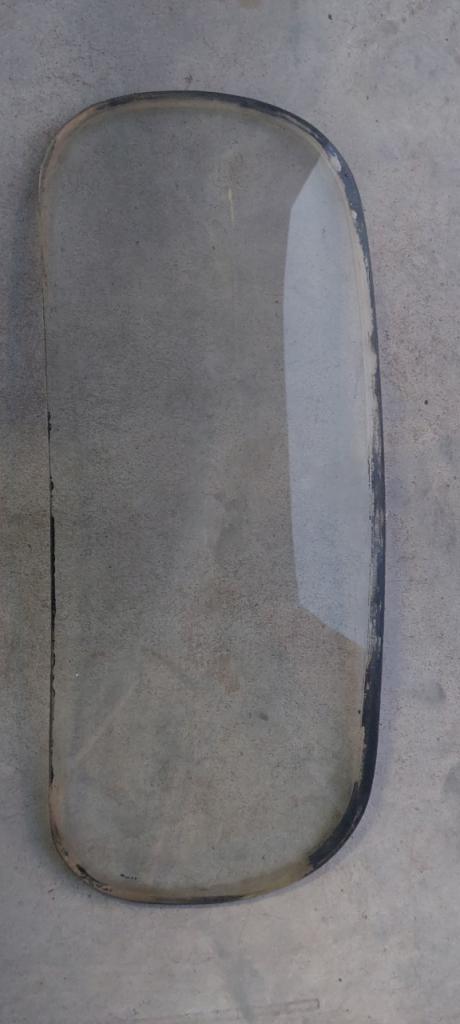 Lunette arrière RENAULT 4CV LesAnciennes.com