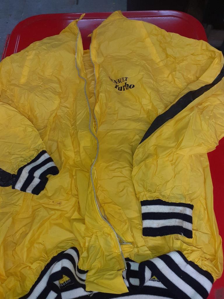 Blouson siglé Renault Sport LesAnciennes.com