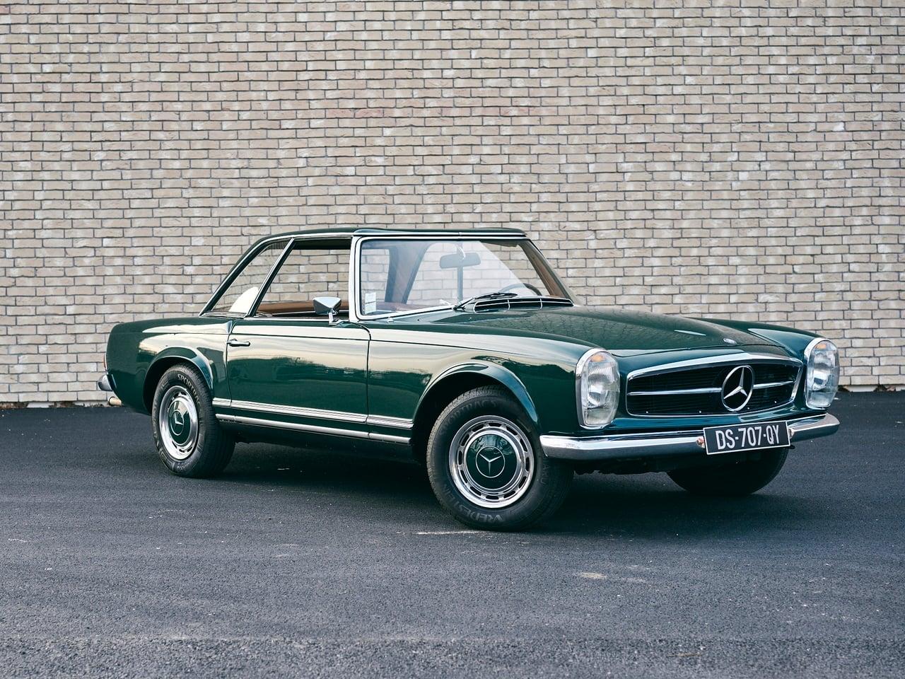 1968 Mercedes 280 SL W113 LesAnciennes.com