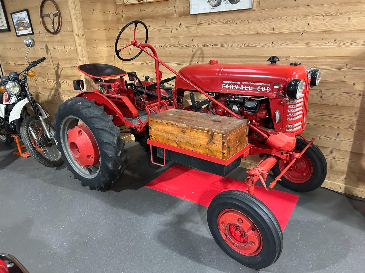 MCCORMICK Farmall Cub - 1956 LesAnciennes.com