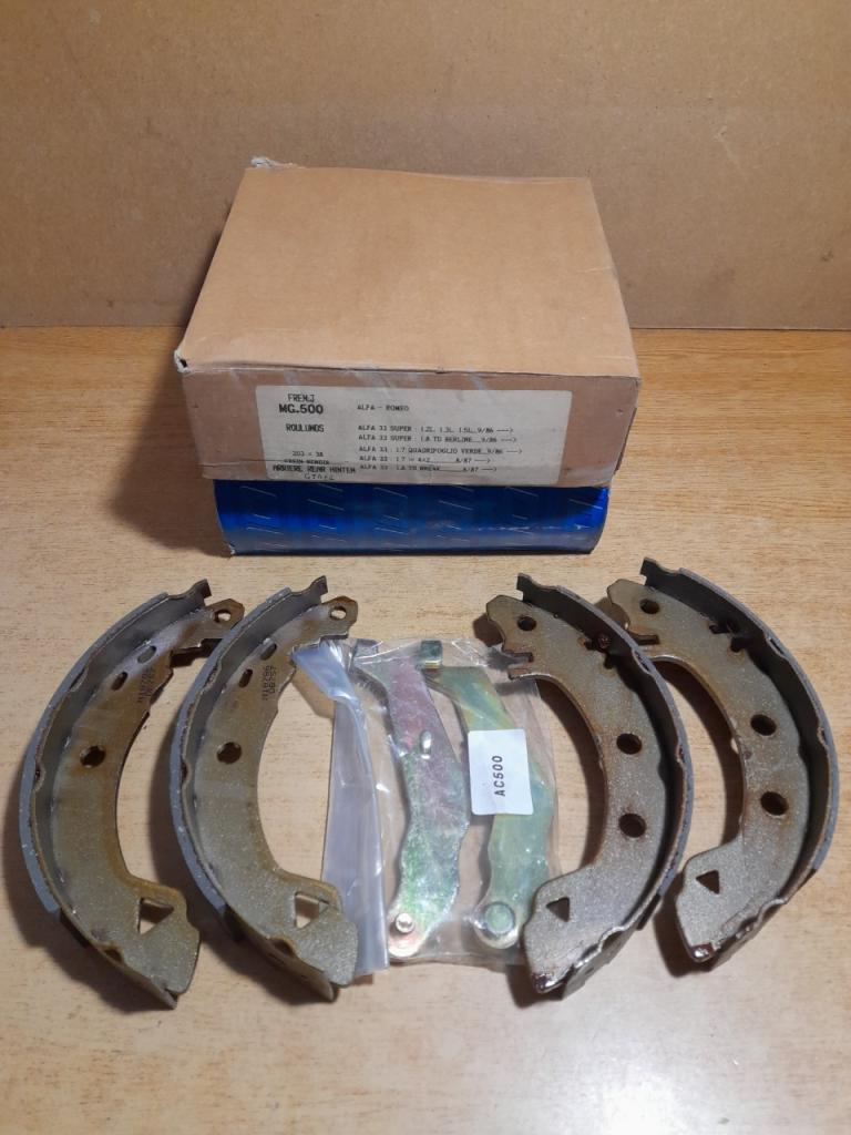 Mâchoires de frein arrière alfa 33 MG.500 LesAnciennes.com