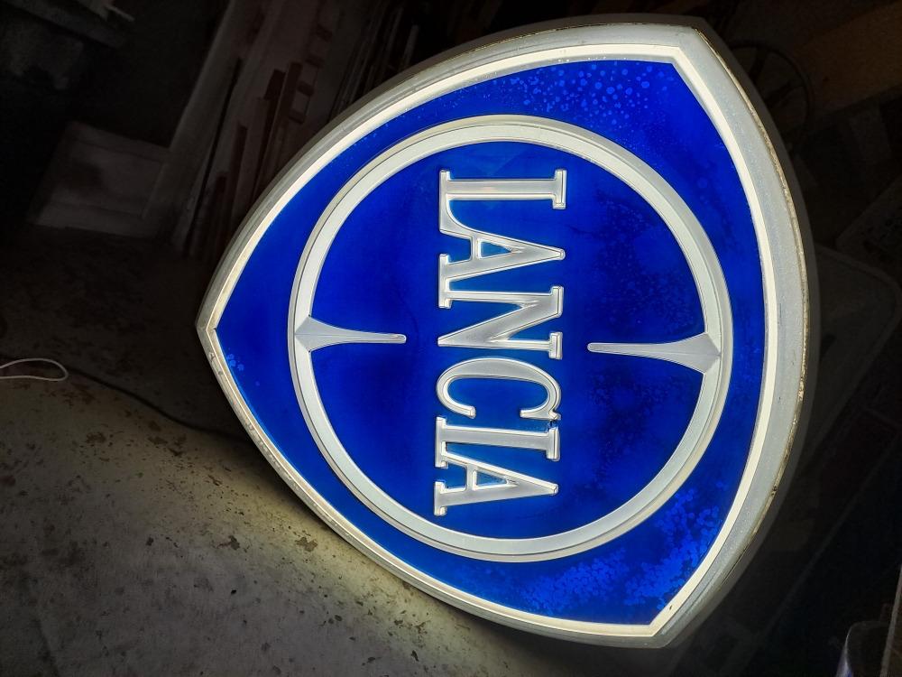 Enseigne lumineuse lancia LesAnciennes.com