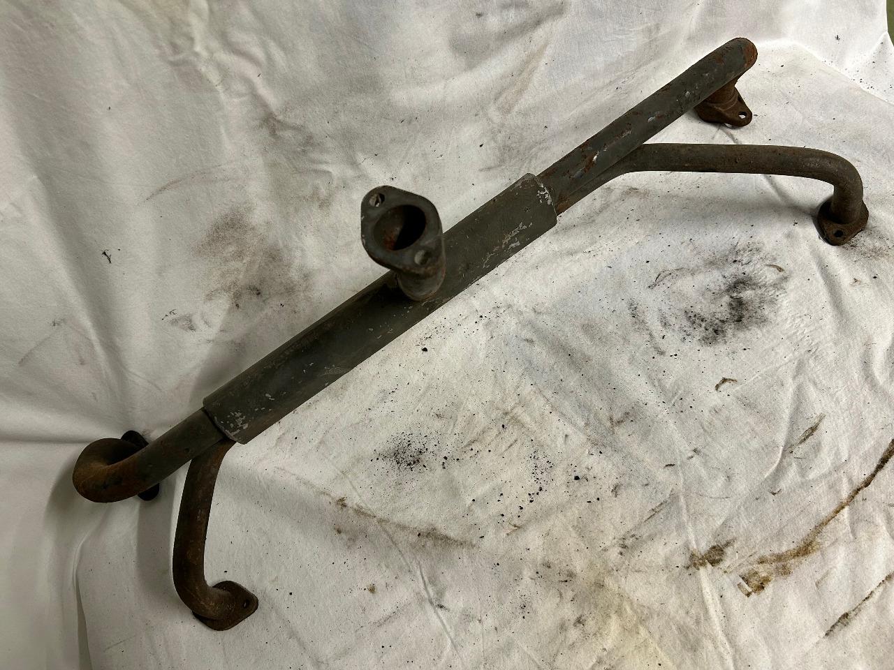 Pipe adminision VOLKSWAGEN 1200 LesAnciennes.com