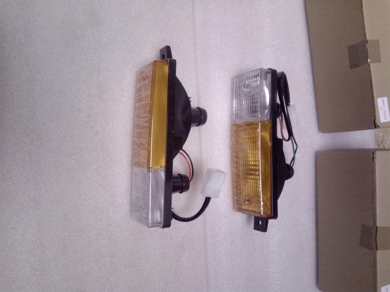 Clignotant avant FERRARI 208 308 dino LesAnciennes.com