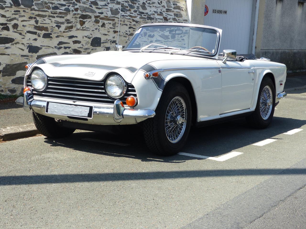 TRIUMPH TR250 - 1968 LesAnciennes.com