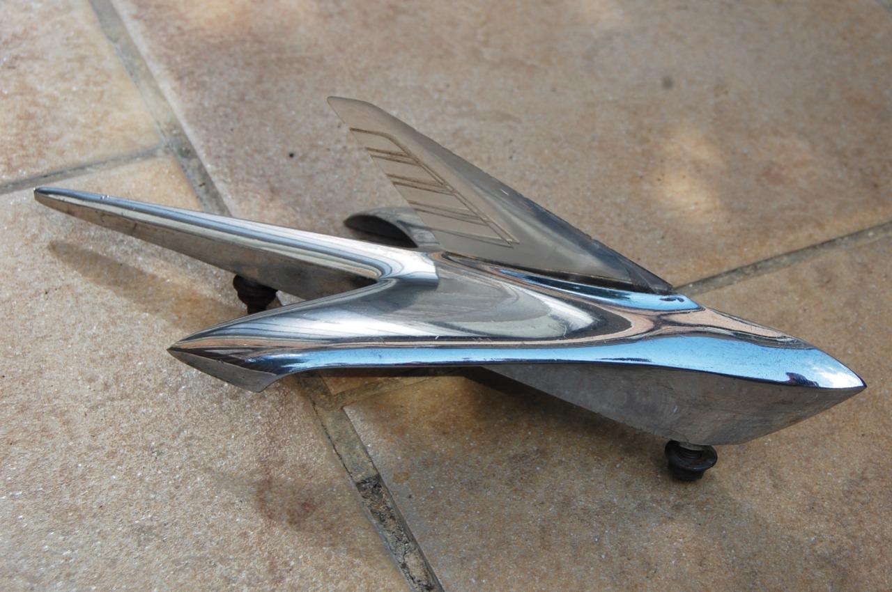 Mascotte ford 1951 deluxe victoria USA oldtimer LesAnciennes.com