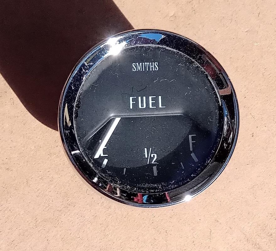 Indicateur essence MG Midget LesAnciennes.com