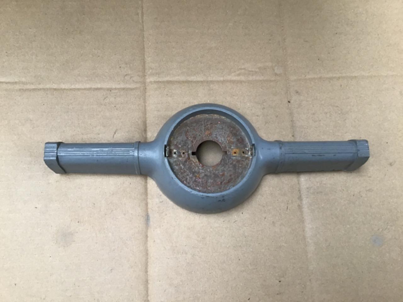 CENTRE DE VOLANT PEUGEOT 203/403 LesAnciennes.com