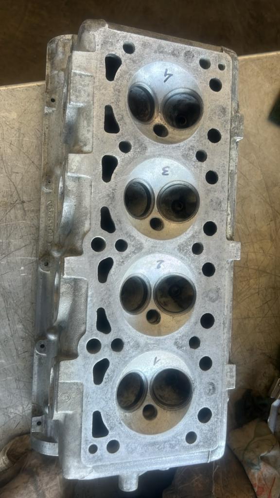 Culasse gauche pour Ferrari 308 2v LesAnciennes.com