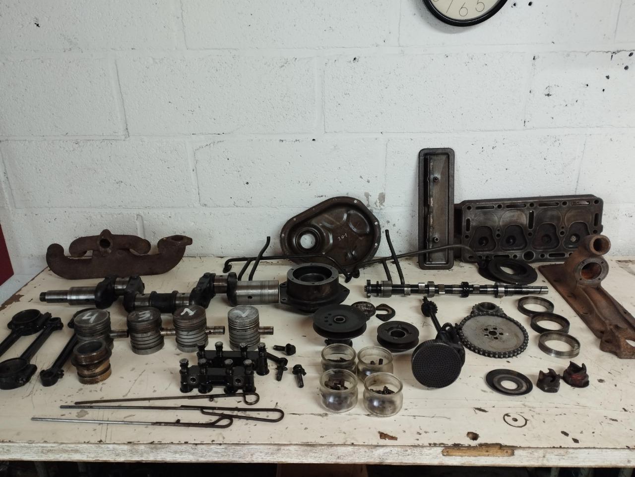 Lot de pièces PEUGEOT 201 LesAnciennes.com