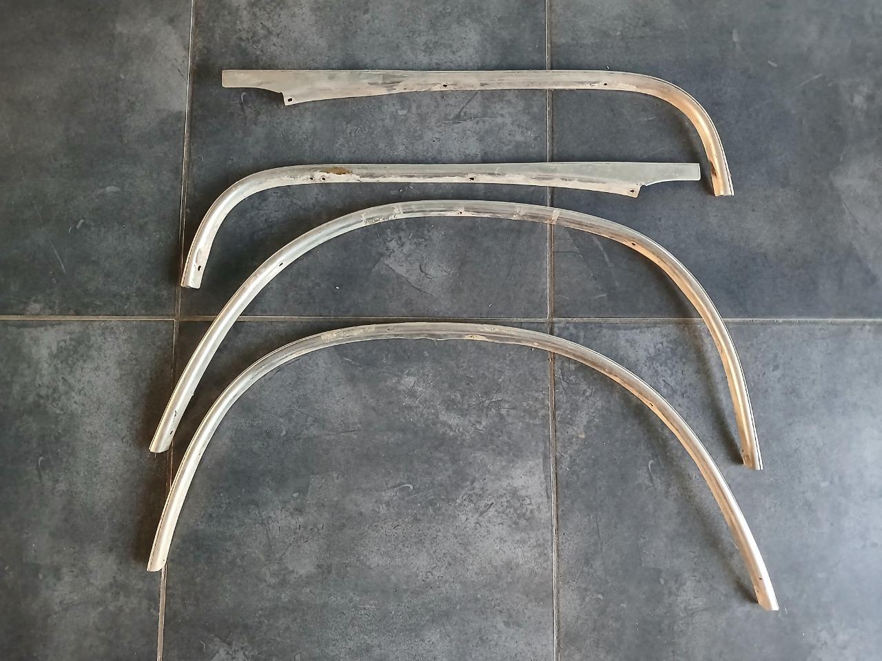 Baguettes de passage de roues RENAULT 16 (R16) TX LesAnciennes.com