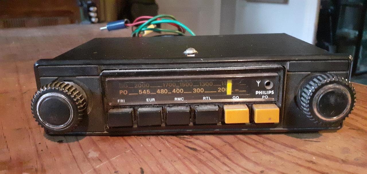 Autoradio vintage pour youngtimer LesAnciennes.com