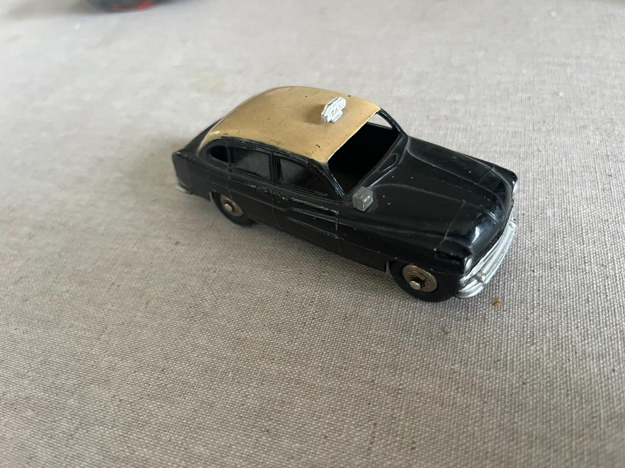 Dinky toys France Ford Vedette 1954 LesAnciennes.com