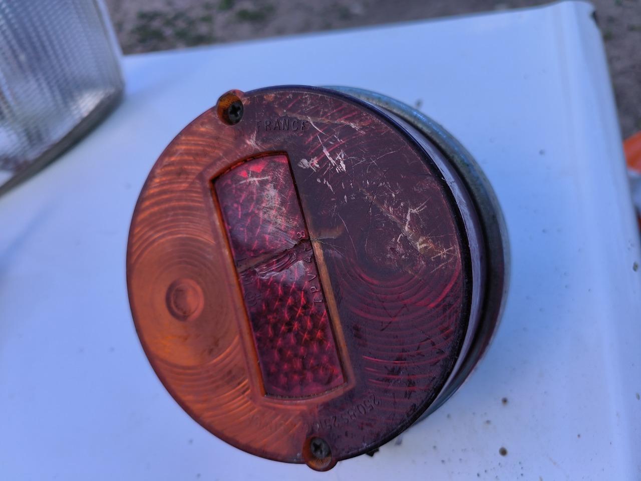 Feu SIMCA 1000 LesAnciennes.com