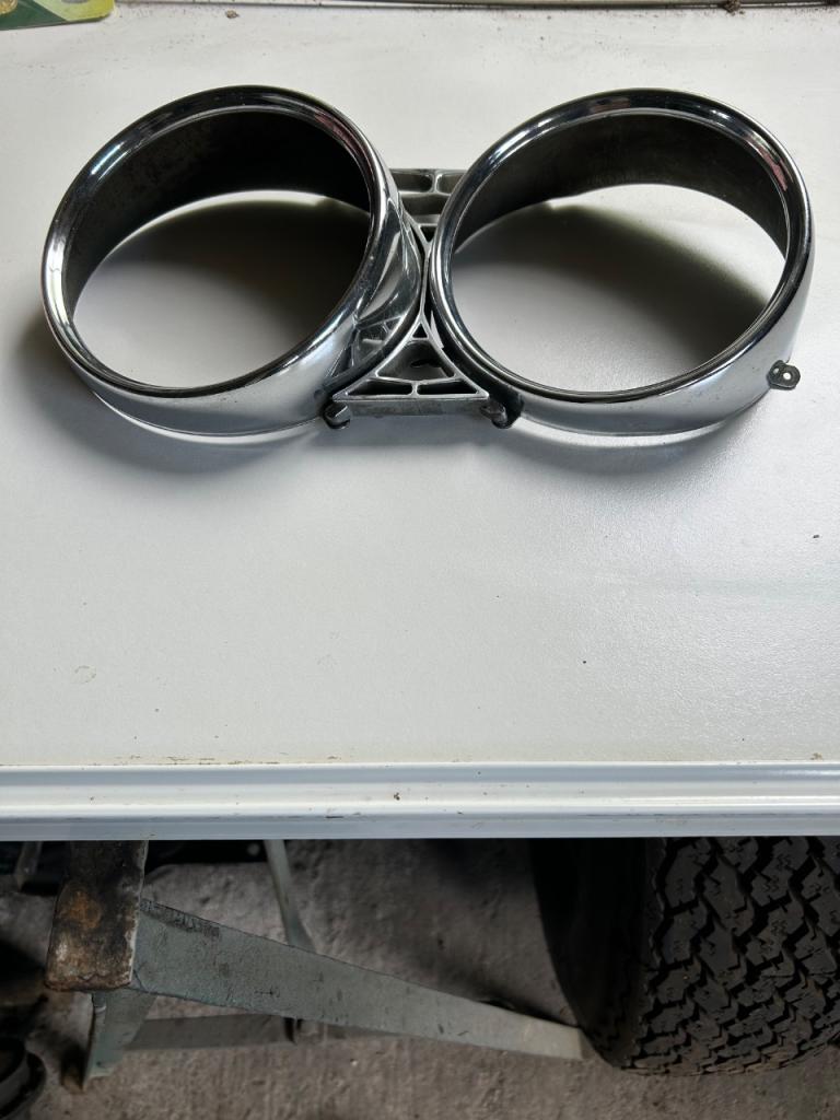 Cadre de phare FIAT Dino 2000 LesAnciennes.com