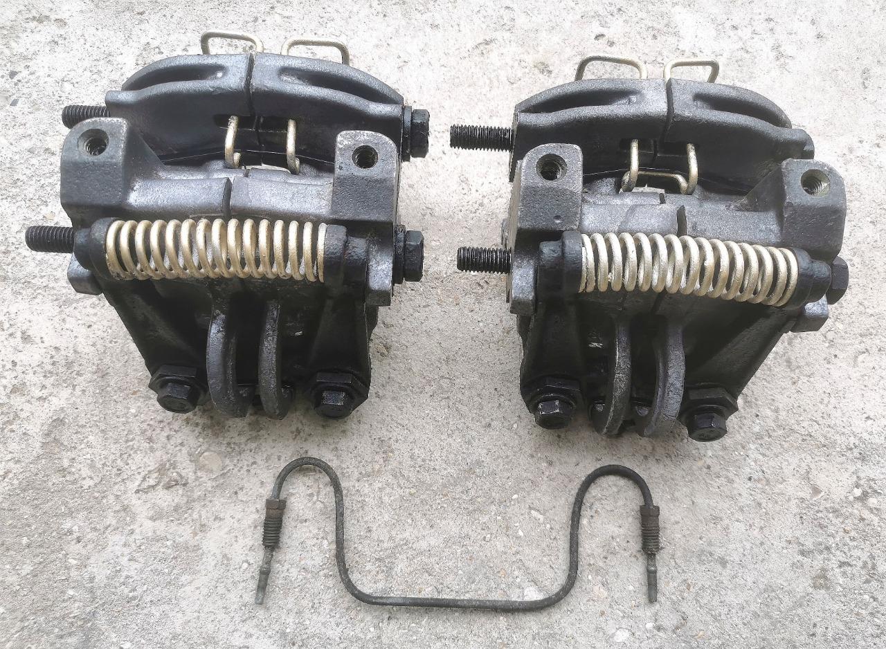 2 Etriers CITROEN 2CV 6 LesAnciennes.com