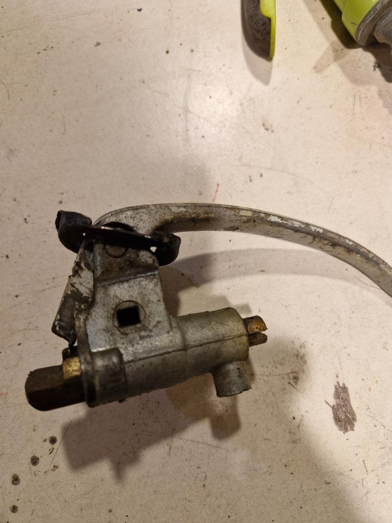 Poignée RENAULT 4CV LesAnciennes.com