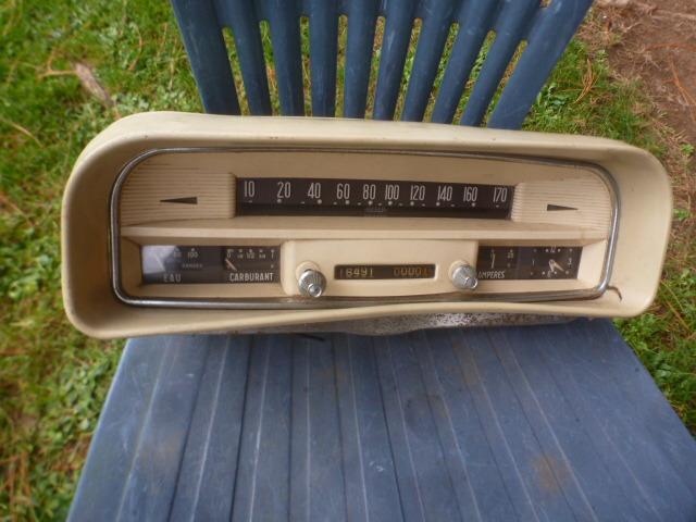 PEUGEOT 404:compteur +jauges:JAEGER LesAnciennes.com