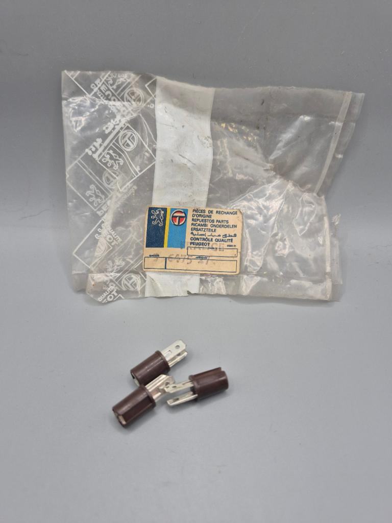 Porte Lampe PEUGEOT 104 LesAnciennes.com