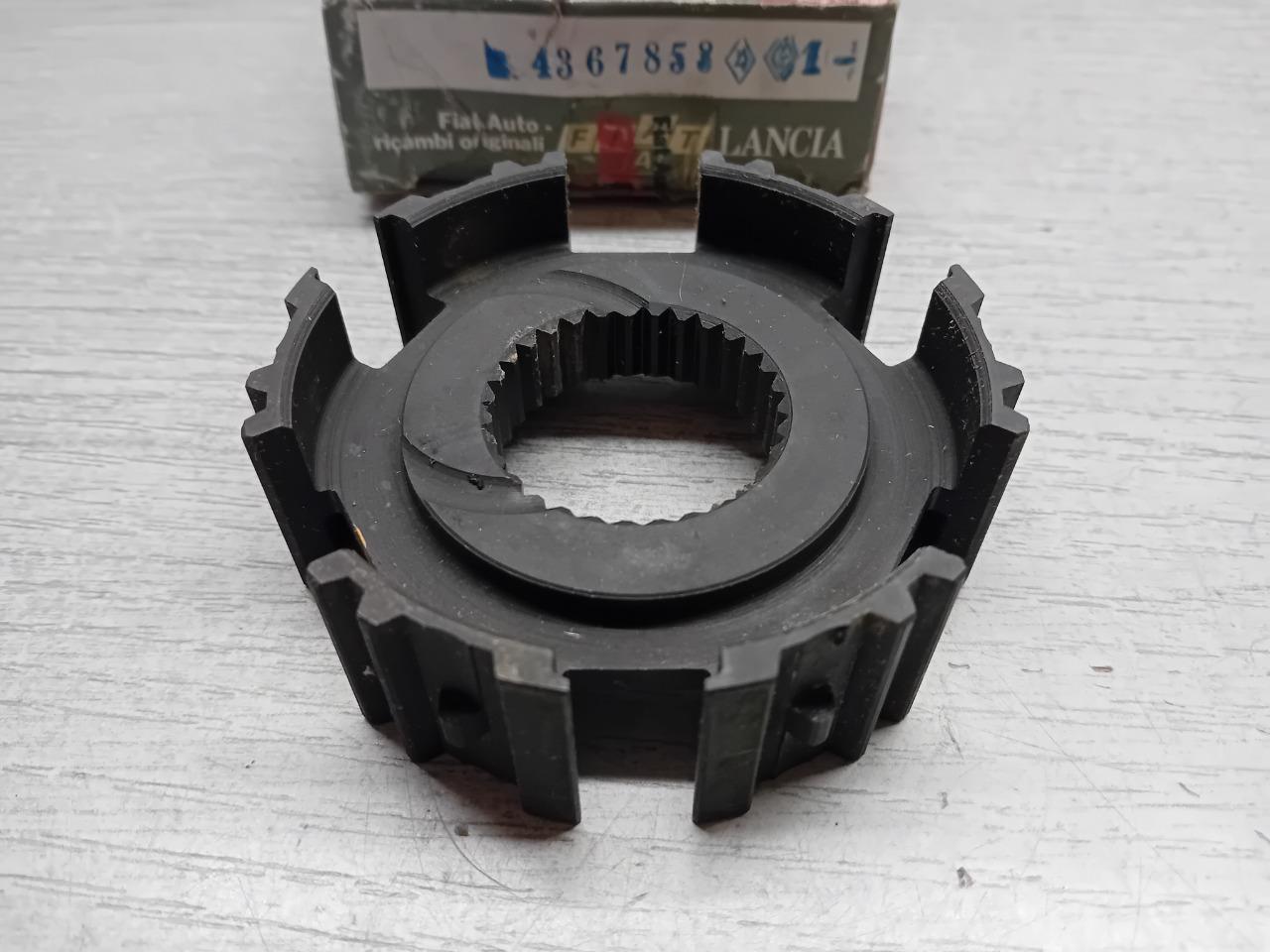 MOYEU BOITE A VITESSES LANCIA DELTA R86 LesAnciennes.com