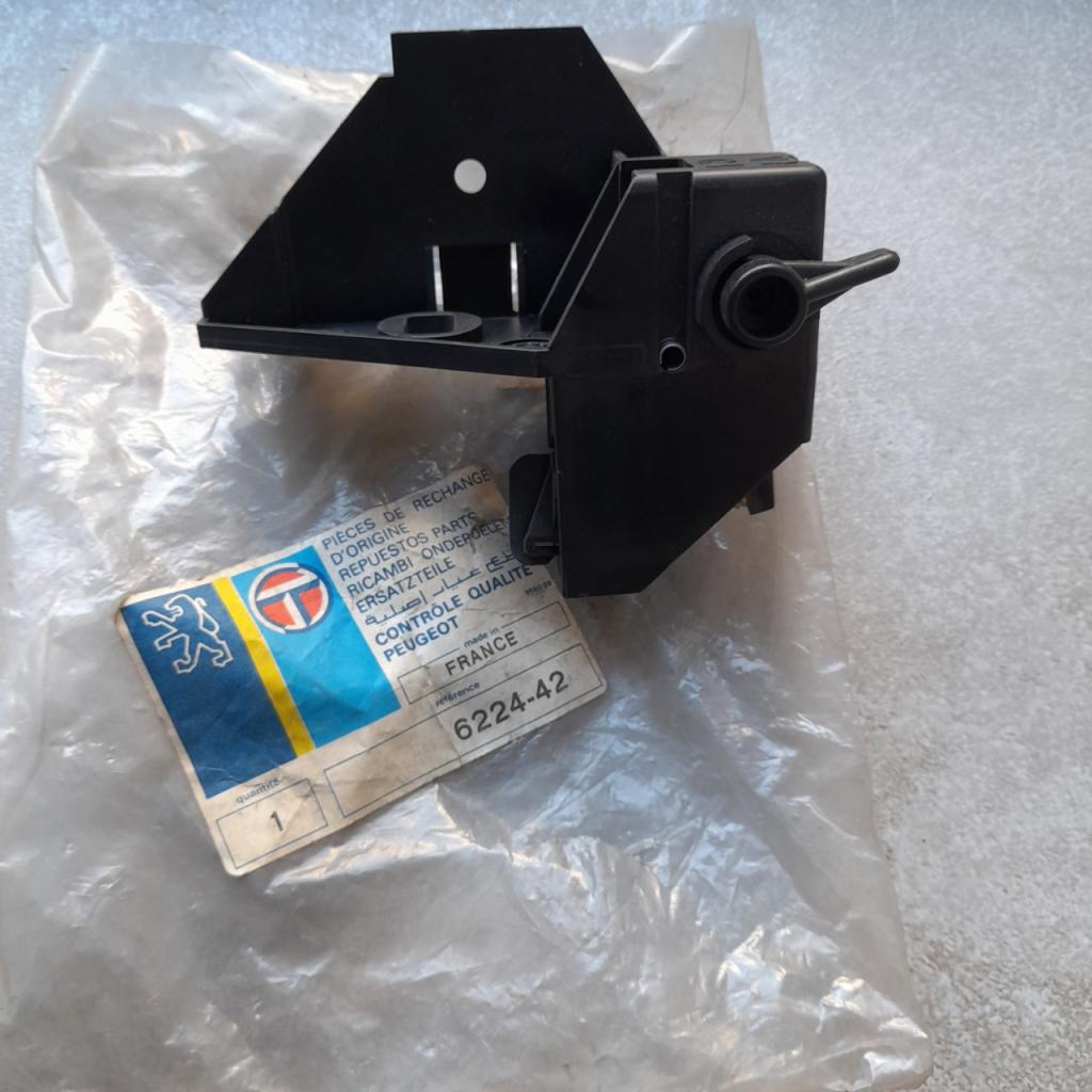 PEUGEOT 205 correcteur de phare LesAnciennes.com