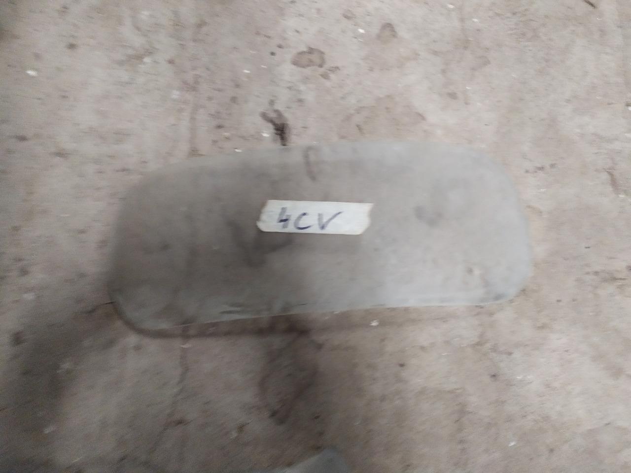 Lunette ar RENAULT 4CV LesAnciennes.com