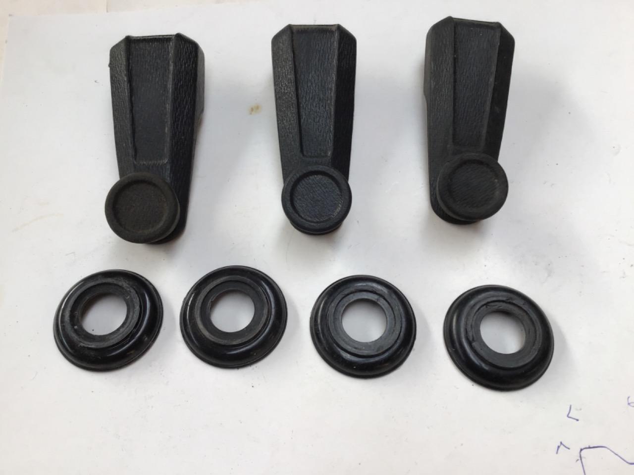 MANIVELLES LÈVE VITRES PEUGEOT 204/304 LesAnciennes.com