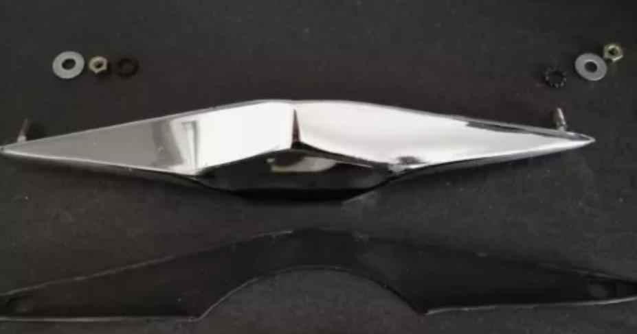 FIAT 850 coupe poignée de capot LesAnciennes.com