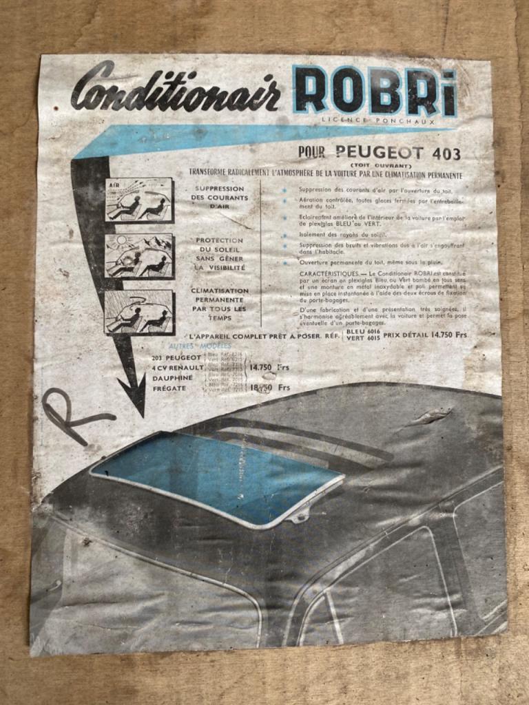 Pièces PEUGEOT 403 Deflecteur toit ouvrant LesAnciennes.com