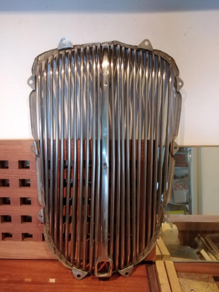 Calandre SIMCA 8 LesAnciennes.com