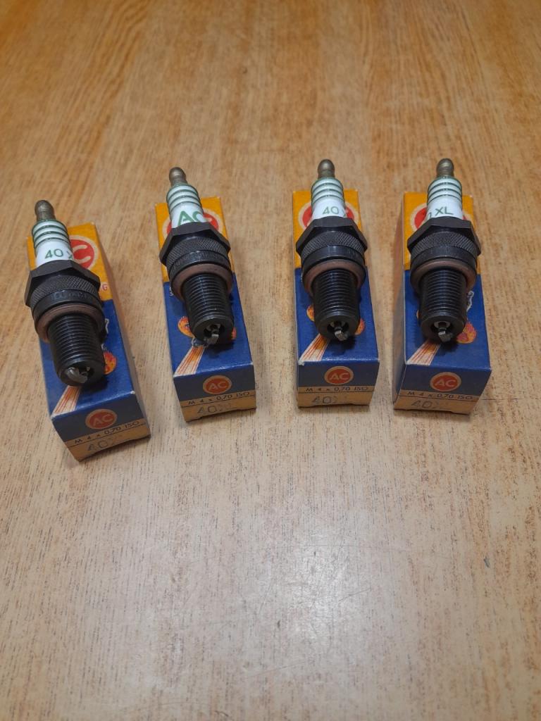 Bougies Renault 8 gordini 1100cc AC 40XL LesAnciennes.com