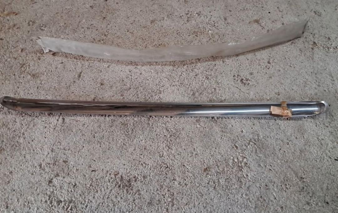 Déflecteur de toit en acier inoxydable PEUGEOT 204 LesAnciennes.com